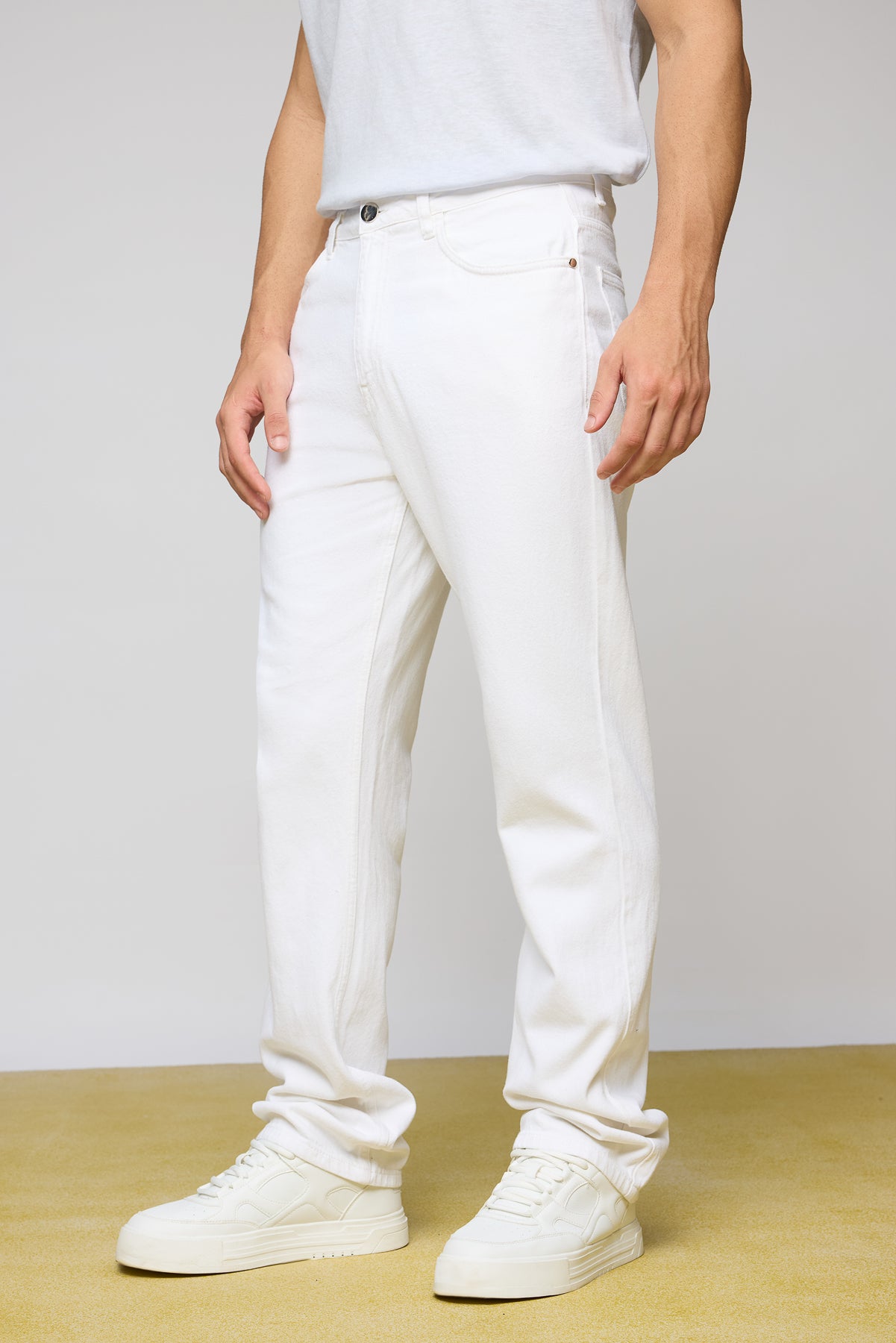 Urban White Men's Slim Straight Jeans
